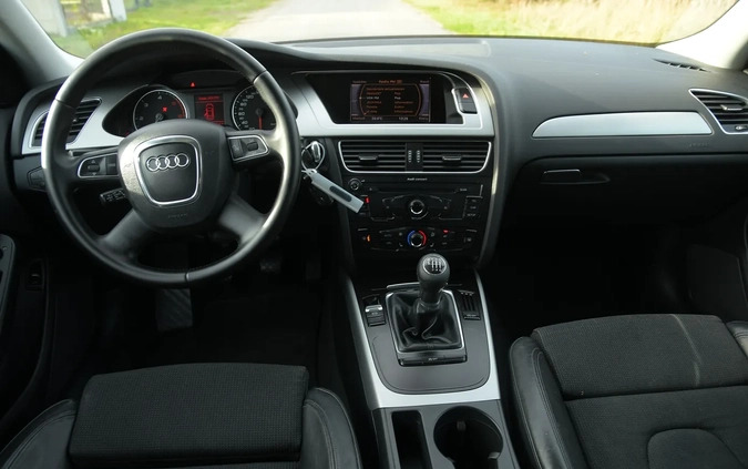 Audi A4 cena 44700 przebieg: 196478, rok produkcji 2011 z Nowogrodziec małe 631